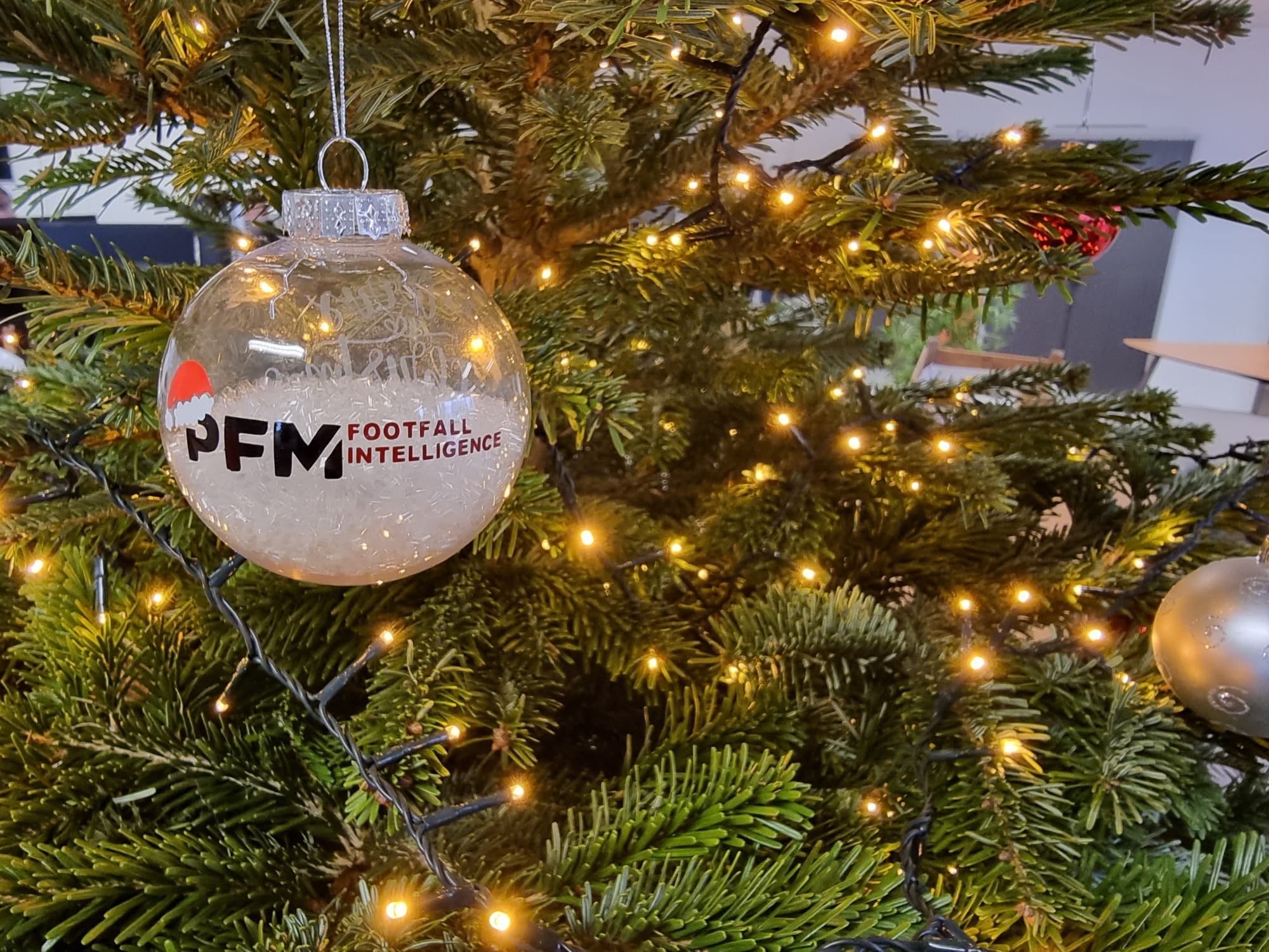 Christmas ball, footfall intelligence, PFM, Christmas tree (1)
